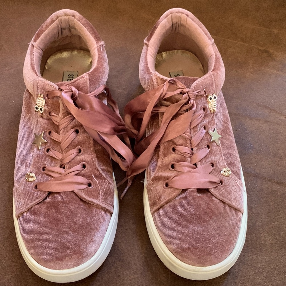 Pink Steve Madden velvet sneakers size 5